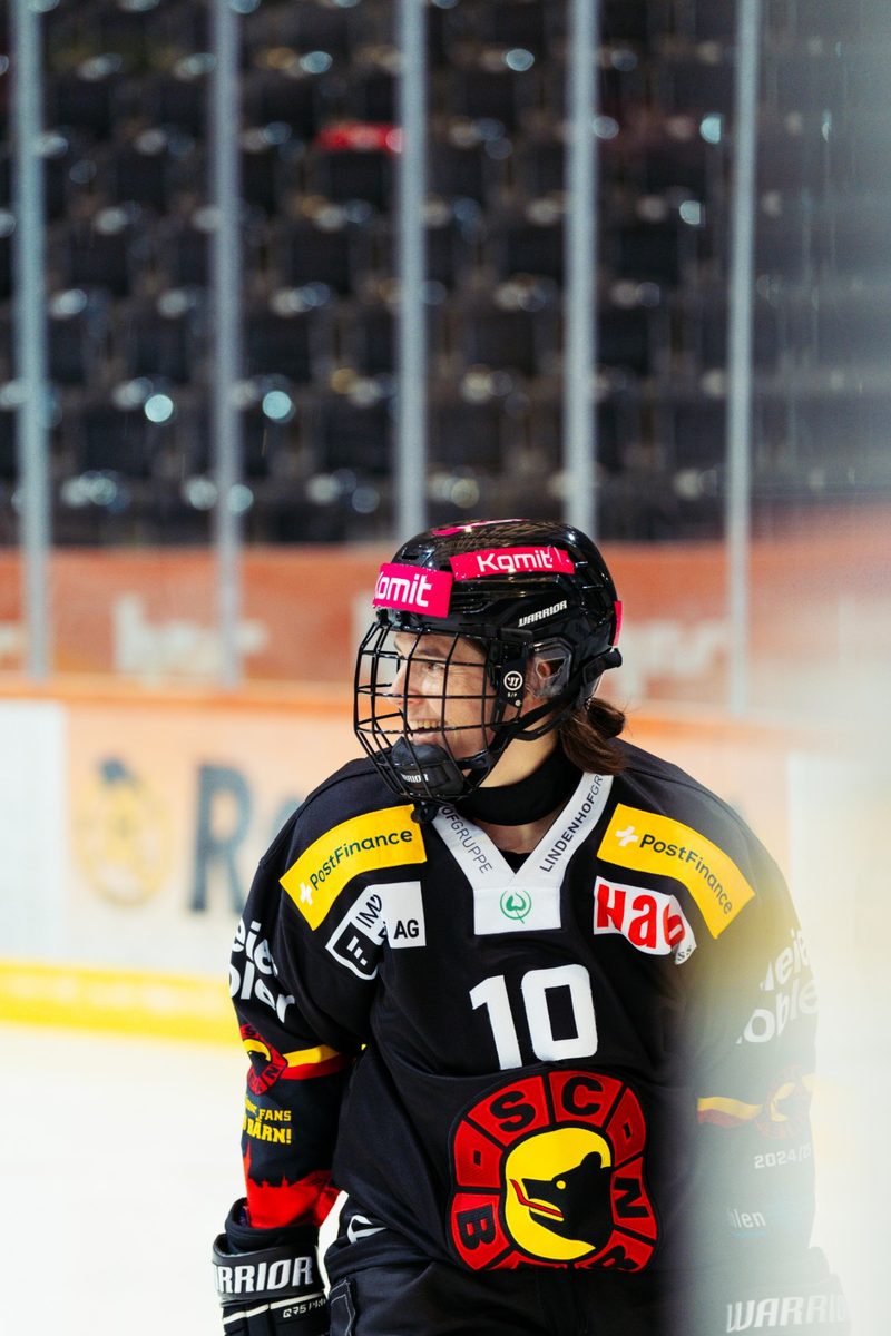 Spielerin der SC Bern Frauen mit der Nummer 10